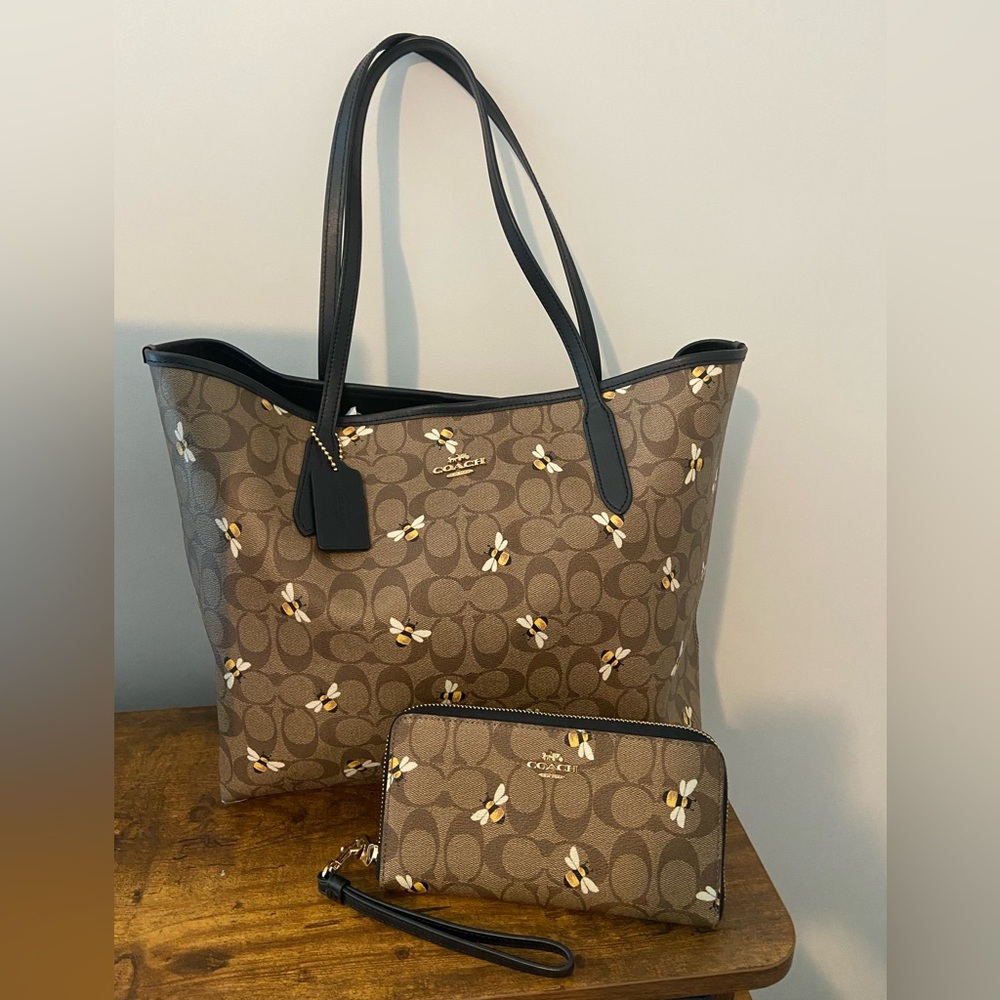 Coach Signature Bee City Tote & Long Zip Wallet Multi Khaki